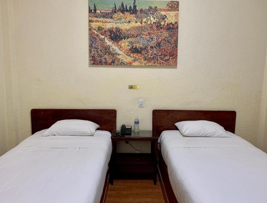 Hotel Capri De Leon Mexico Dış mekan fotoğraf