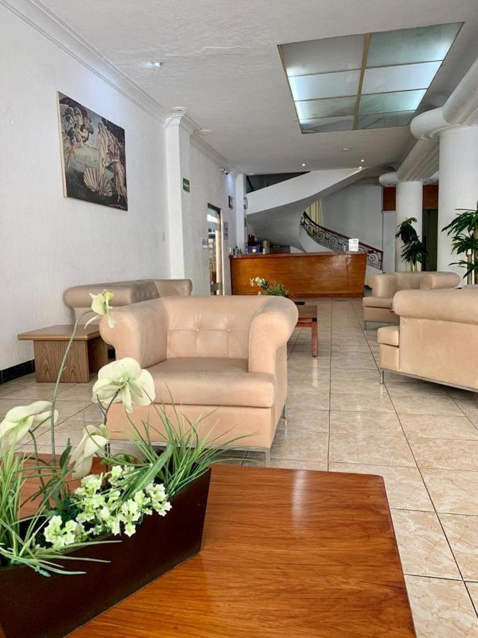 Hotel Capri De Leon Mexico Dış mekan fotoğraf